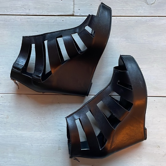 BGBGeneration Women’s Black Strappy Platform Wedges 4 Inch Heel Back Zip Size 8 - Picture 4 of 12